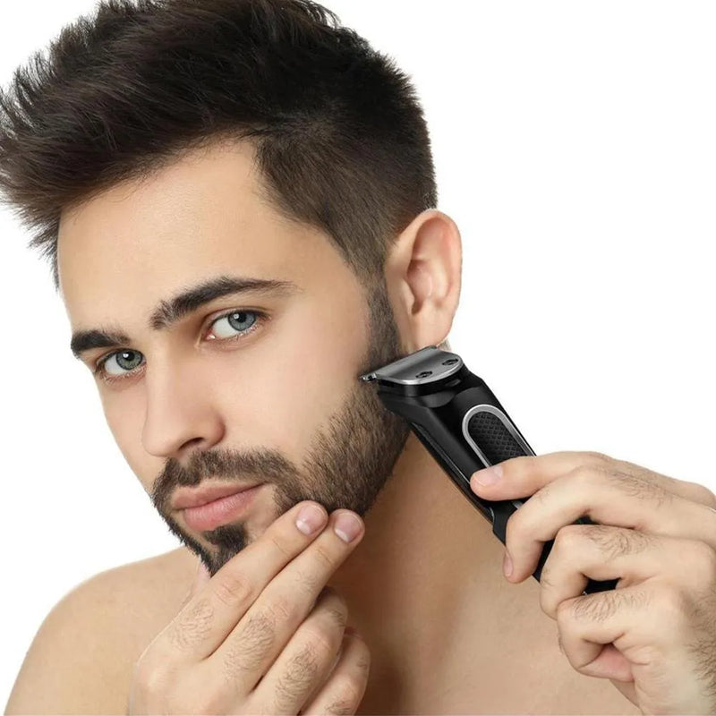 Aparador de Pelos Britânia BAP21P Multigroom 7 em 1 Sem Fio Preto - Bivolt